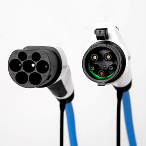 Kabel ładowarki EV od mężczyzny do kobiety typu 2 zwinięty SAE J1772 typ 1 1 / 3 faza 3.6KW - 22KW 4